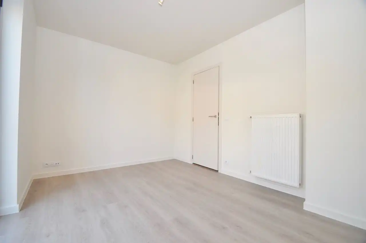 Lichtrijk appartement met twee slaapkamers, centraal gelegen. foto 12