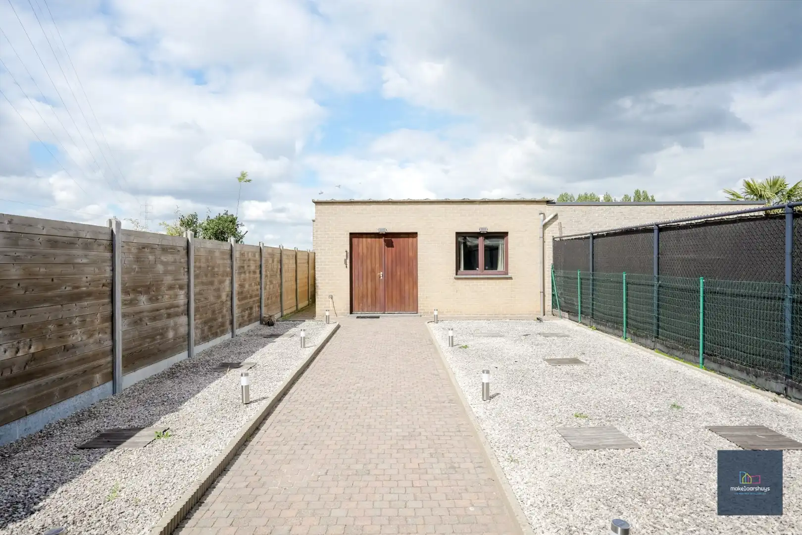 Verzorgde woning in rij met tuin en dubbele garage foto 3