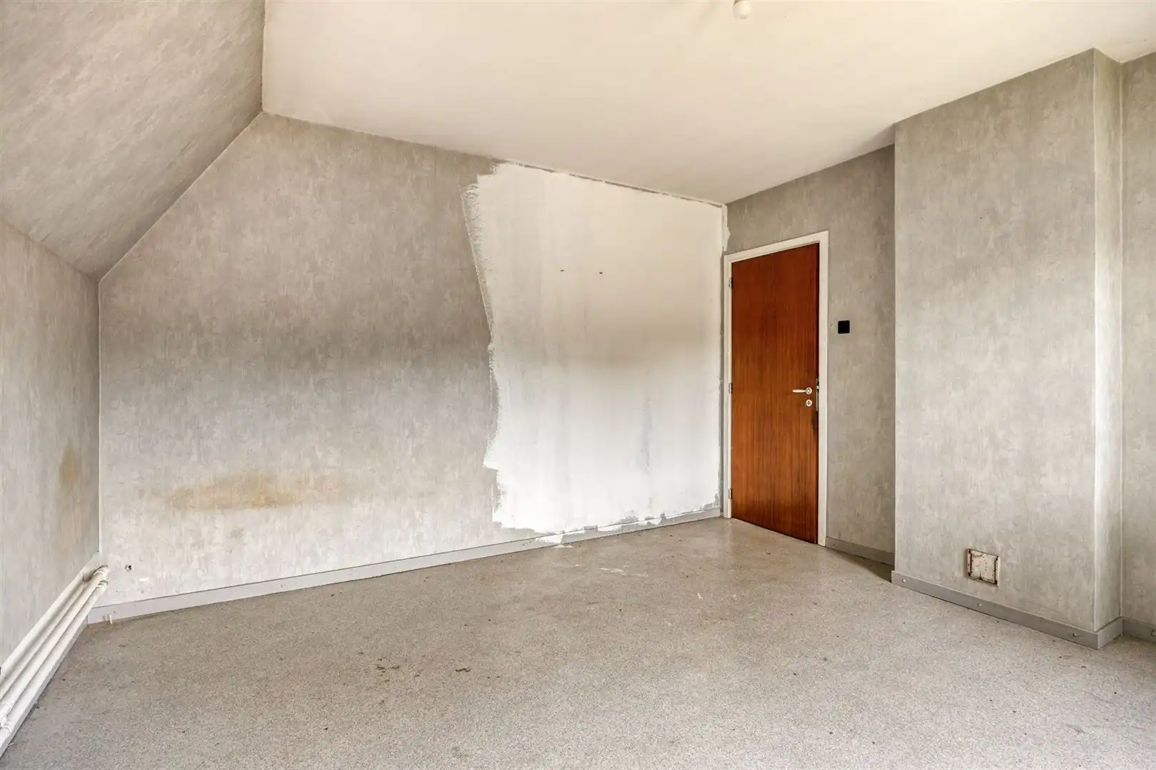 TE KOOP: Te renoveren woning met ruim perceel en projectmogelijkheden in Lummen! foto 20