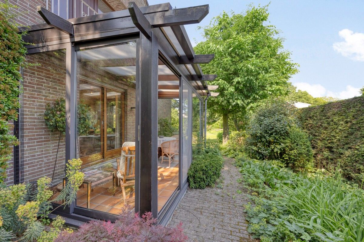 Eigentijdse villa met grote zonnige tuin in het groen van Sint-Denijs-Westrem foto 5