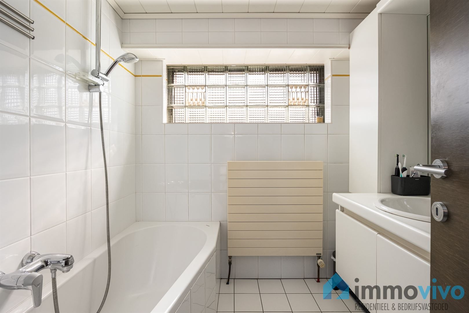 Instapklare gezinswoning met 4 slaapkamers, 2 badkamers, garage en zuidgerichte tuin op een toplocatie foto 11