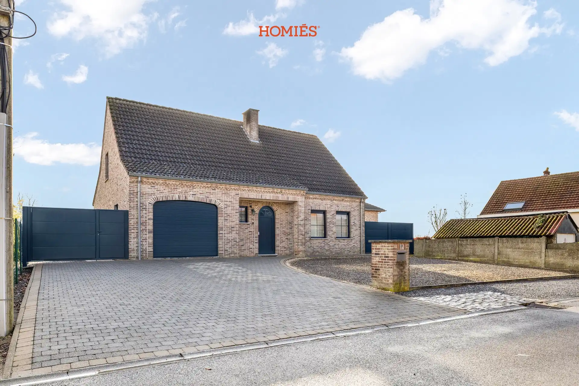 Landelijk gelegen woning met zuidgerichte tuin en 3 slaapkamers foto {{pictureIndex}}