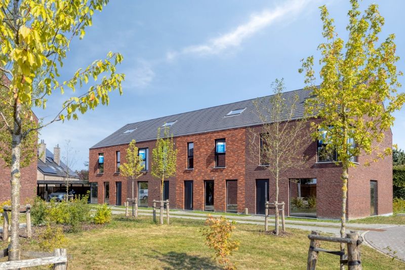 Instapklare nieuwbouwwoning in rustige groene omgeving. foto {{pictureIndex}}