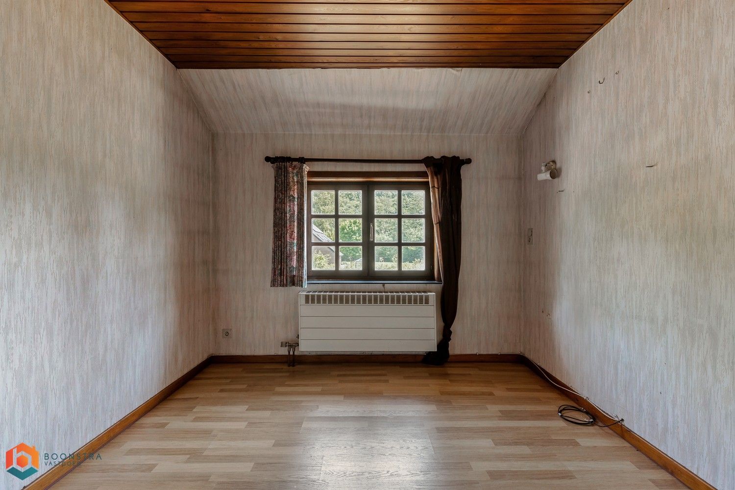 Landelijke Villa gelegen in groene omgeving met veel potentieel foto 13