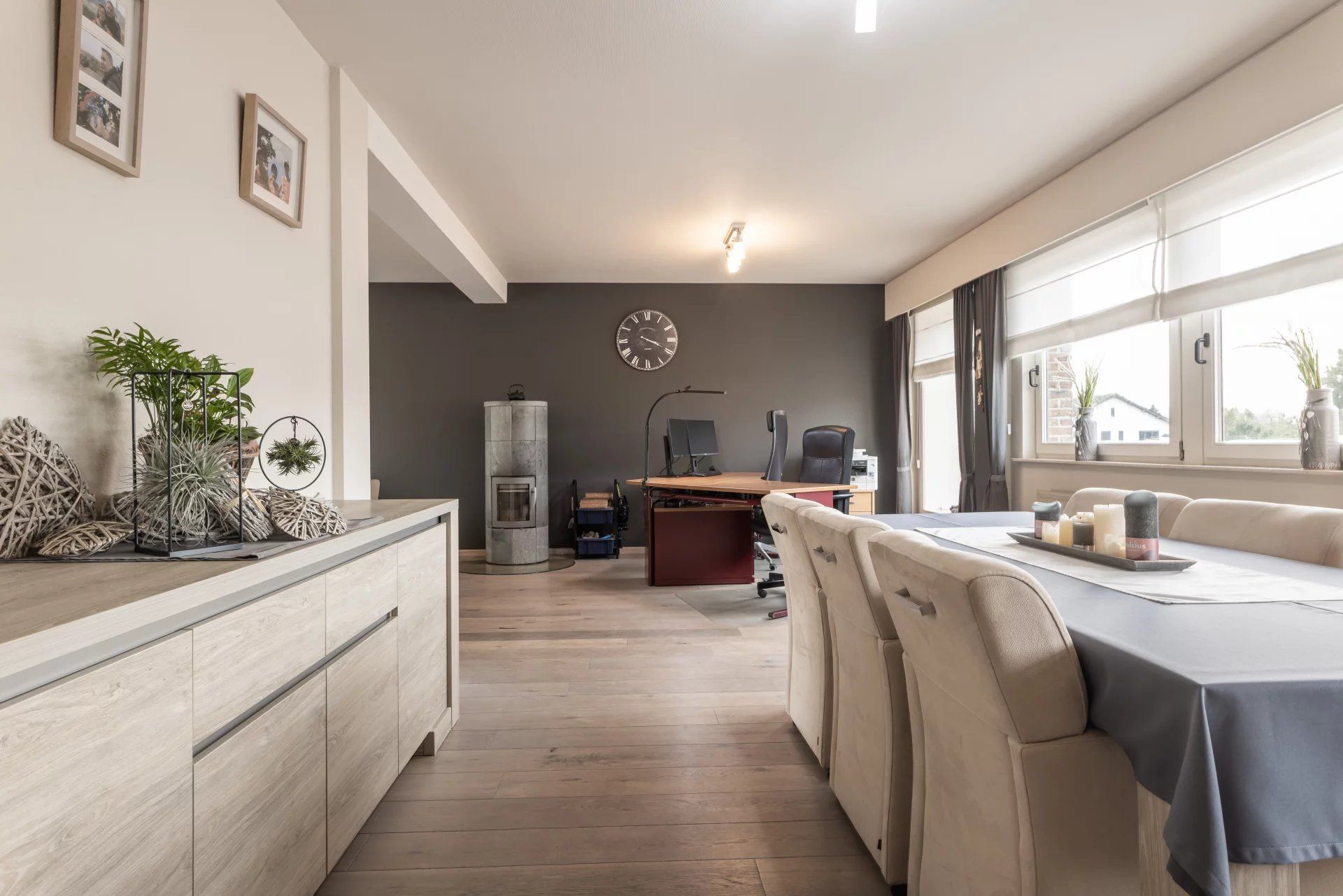 Ruim appartement met 4 slaapkamers, groot terras, tuin en garage. foto 7