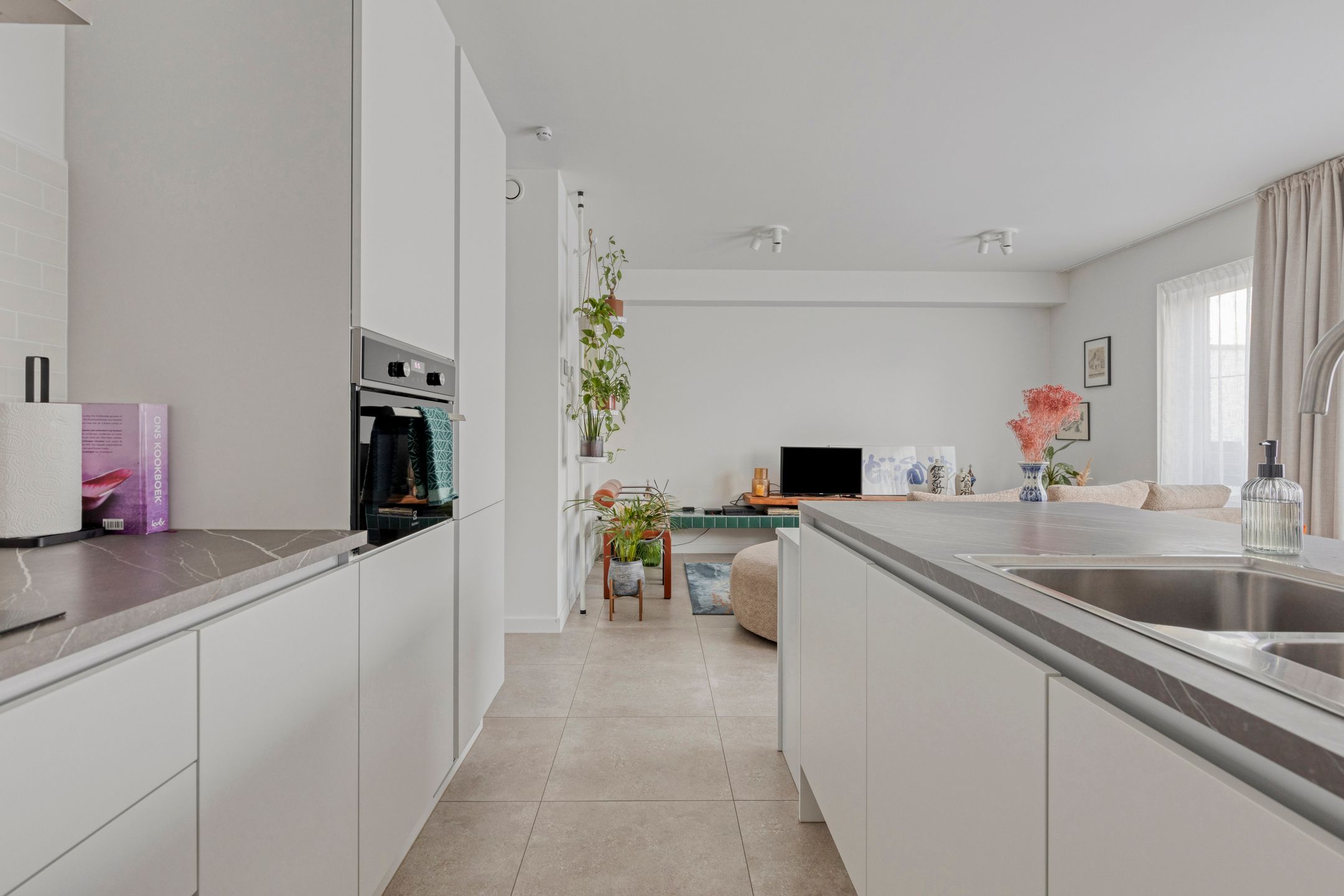 Comfortabel appartement met 2 slaapkamers en ruim terras foto 8