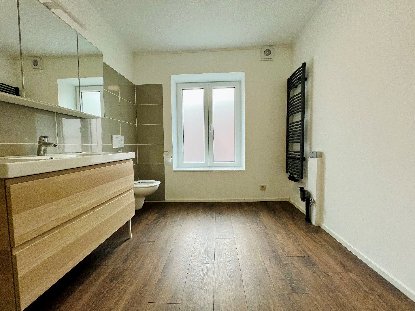 Gerenoveerde rijwoning met 3 slaapkamers en koer met prachtig zicht in centrum Tienen foto 8
