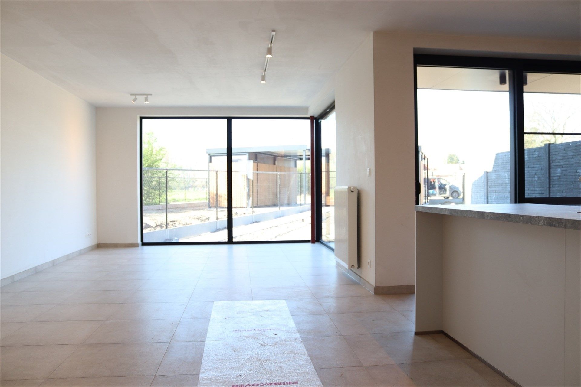 Ruime energiezuinige nieuwbouw woning op gunstige ligging. foto 3
