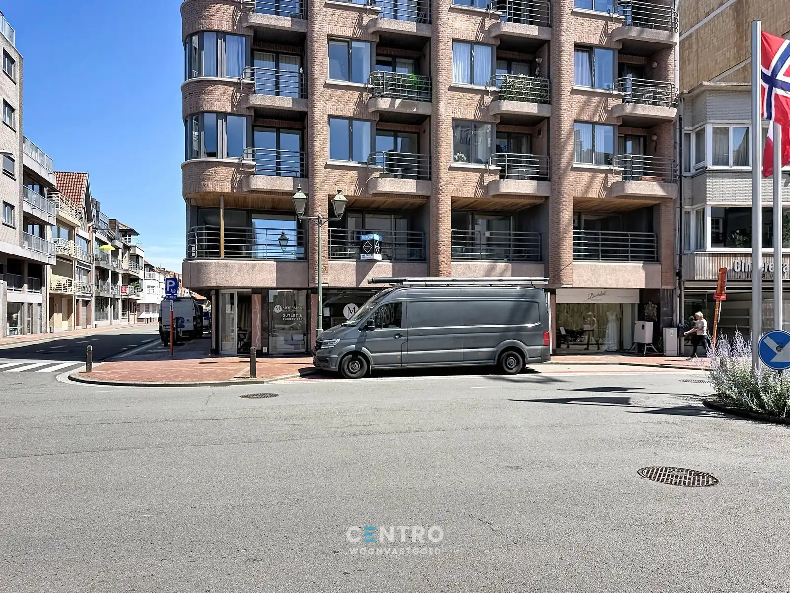 Exclusief gerenoveerd en energiezuinig app.  met 2 slpks, 2 badks én ZUIDger. terras! foto 18