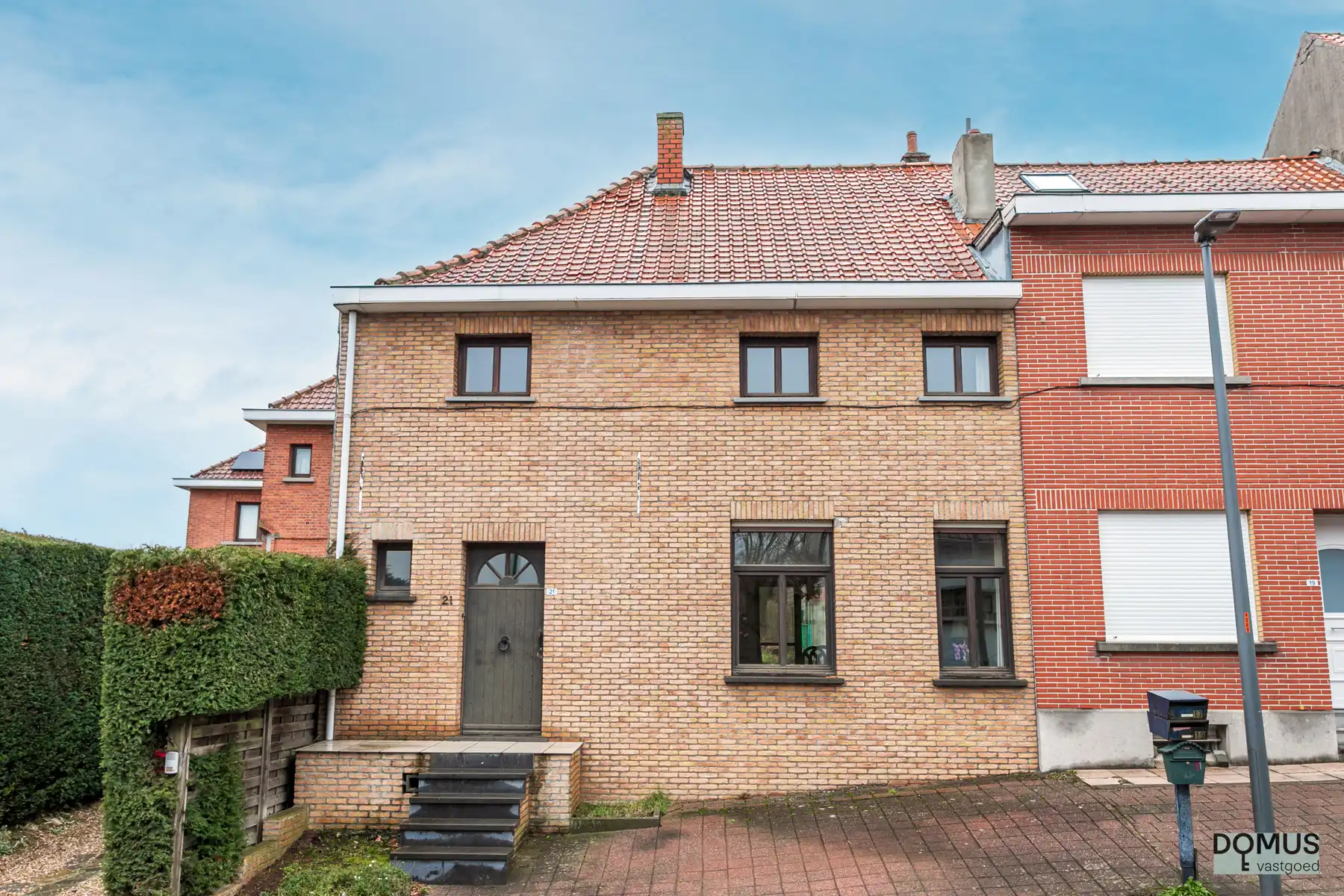 Hoofdfoto van de publicatie: Te renoveren woning met potentieel in het centrum van Meise