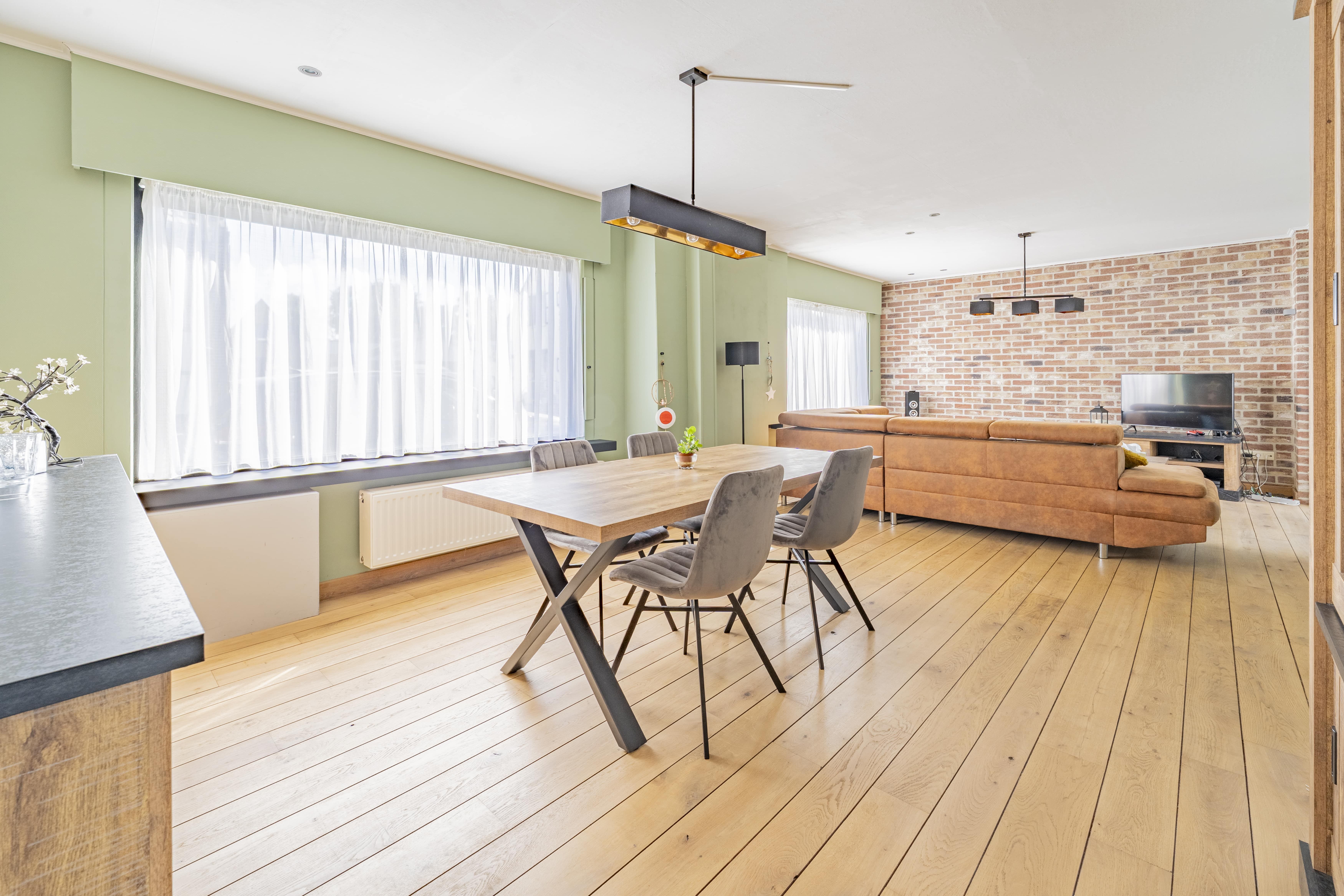 Halfopen bebouwing met 3 slaapkamers, leuke tuin en EPC C foto 4