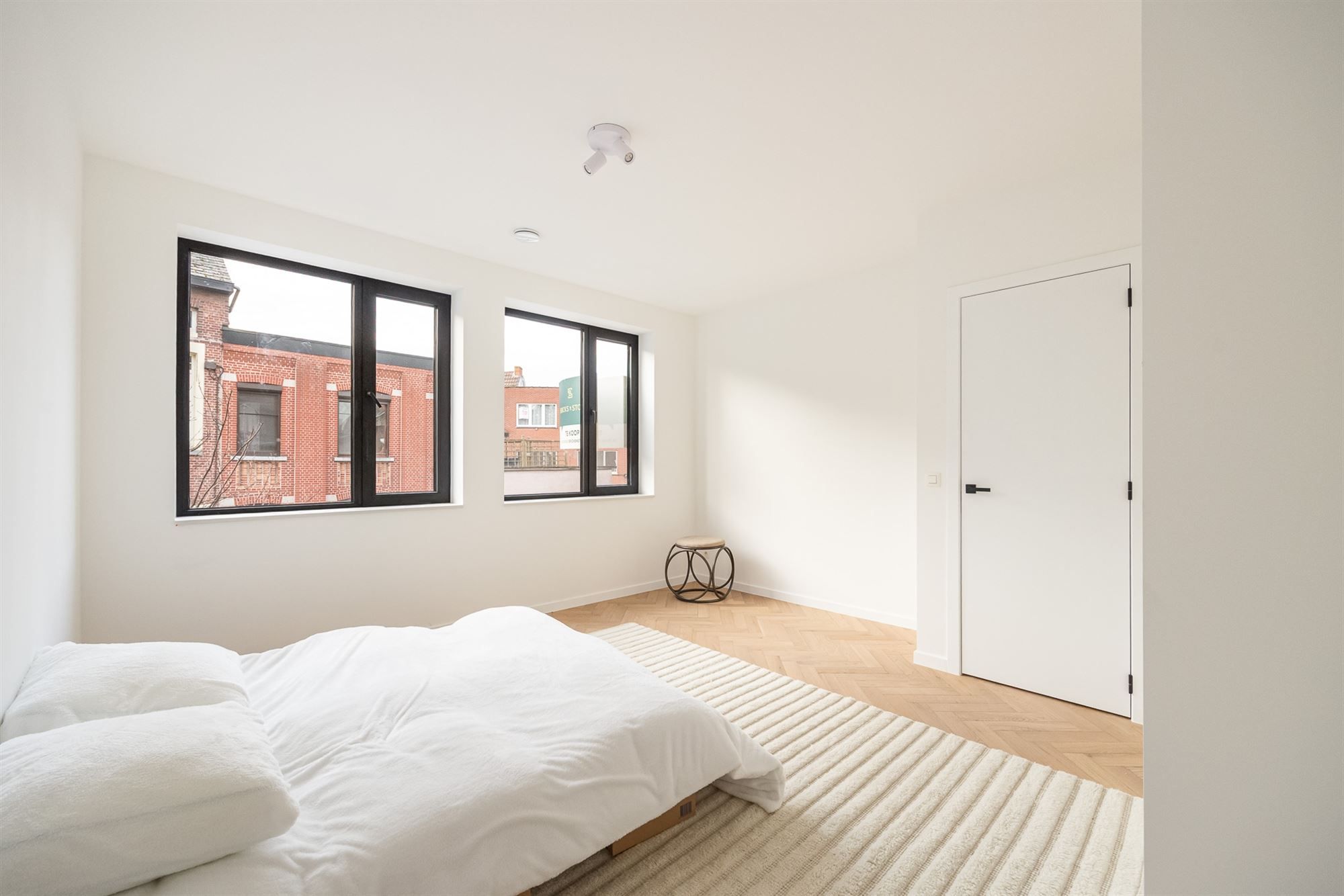 Nieuwbouwwoning met vier slaapkamers en tuin foto 20