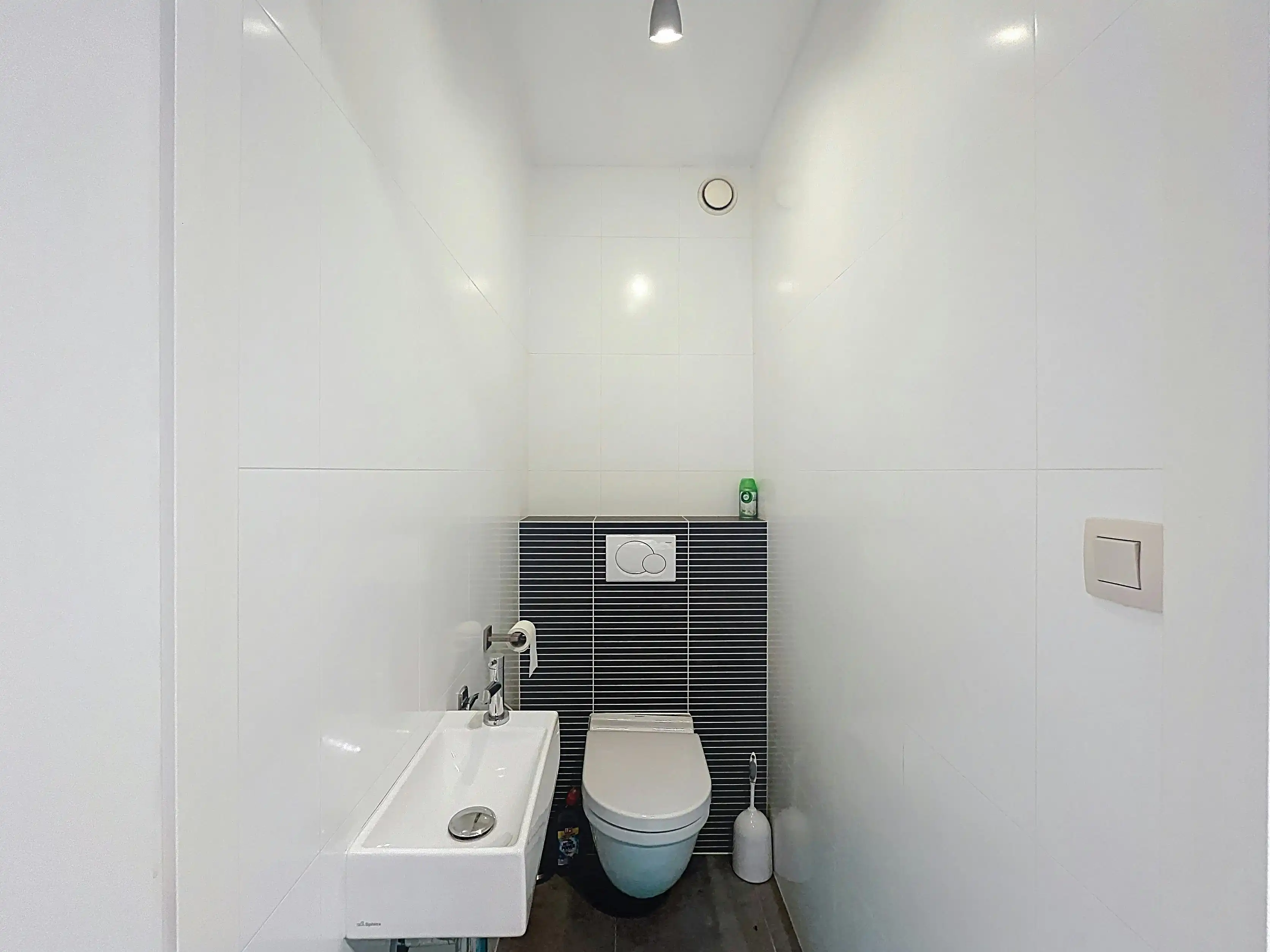 Instapklaar ruim appartement te koop aan de Markt in Eeklo  foto 7