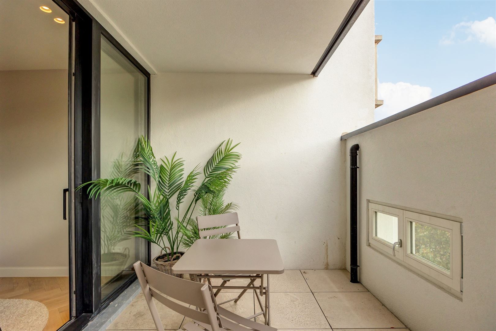 Totaalrenovatie met leuk terras foto 12