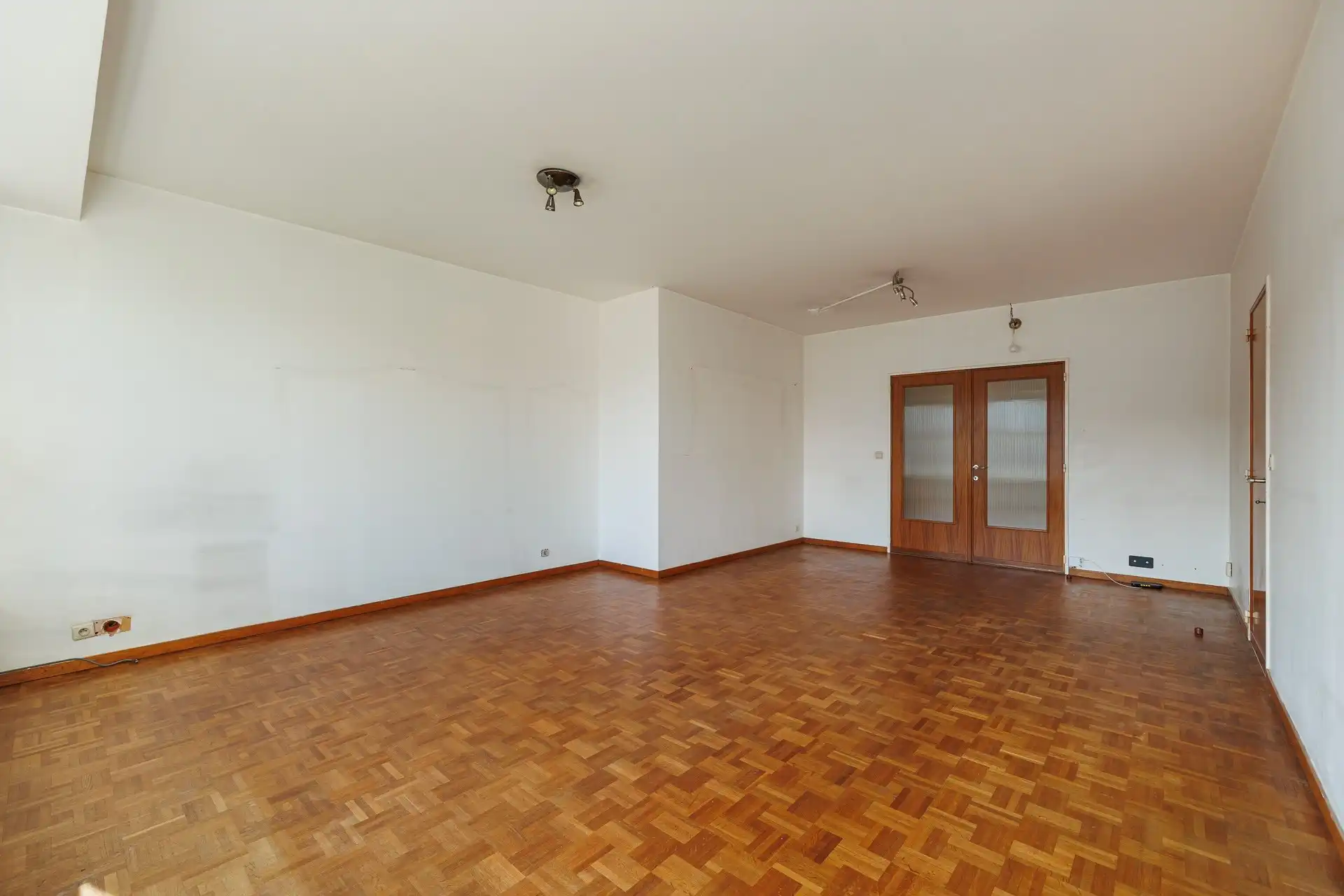 Lichtrijk appartement met garage nabij park Ertbrugge foto 5