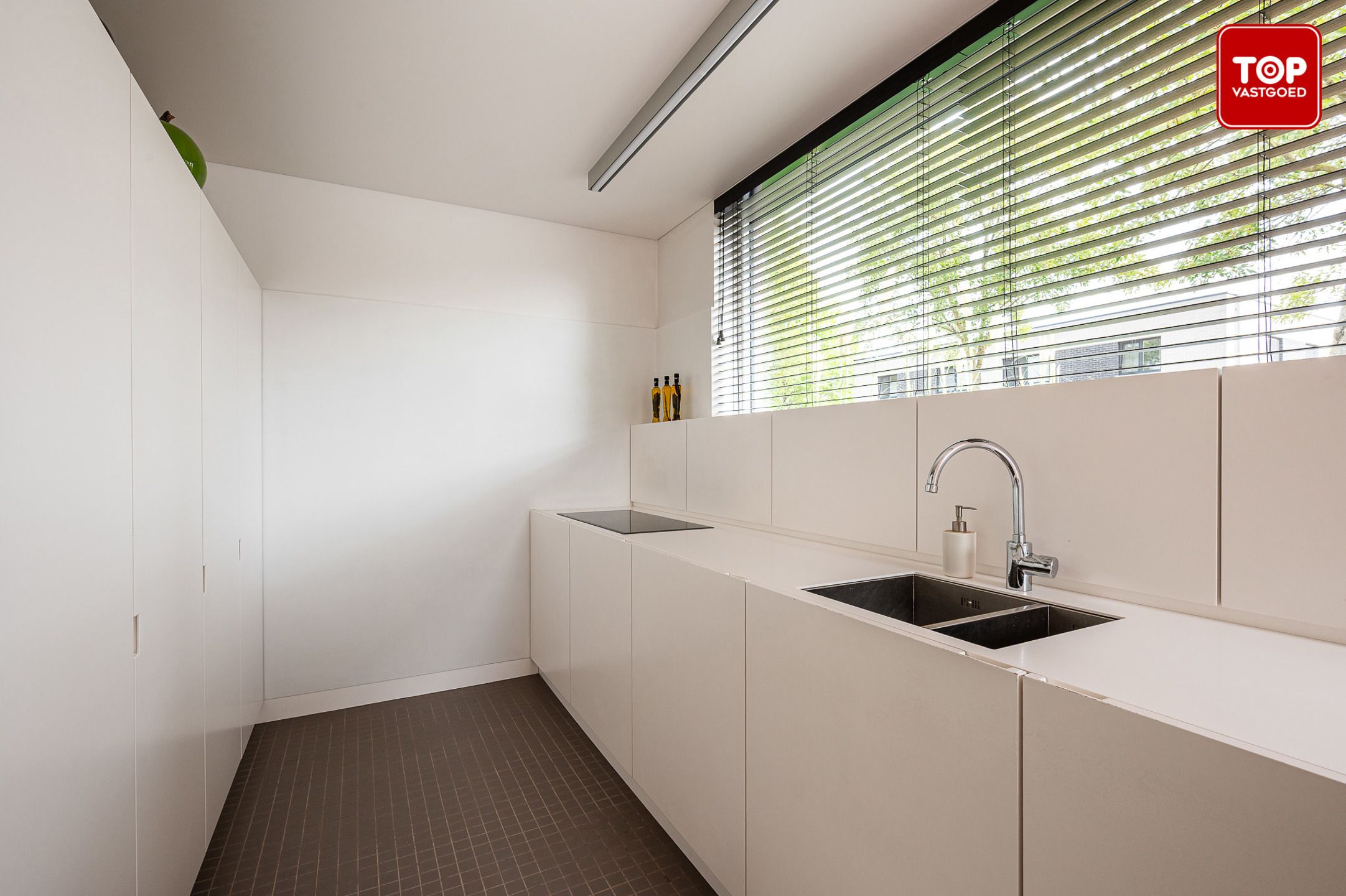 Ruime woning met 4 slaapkamers en fantastische tuin in Drongen foto 4