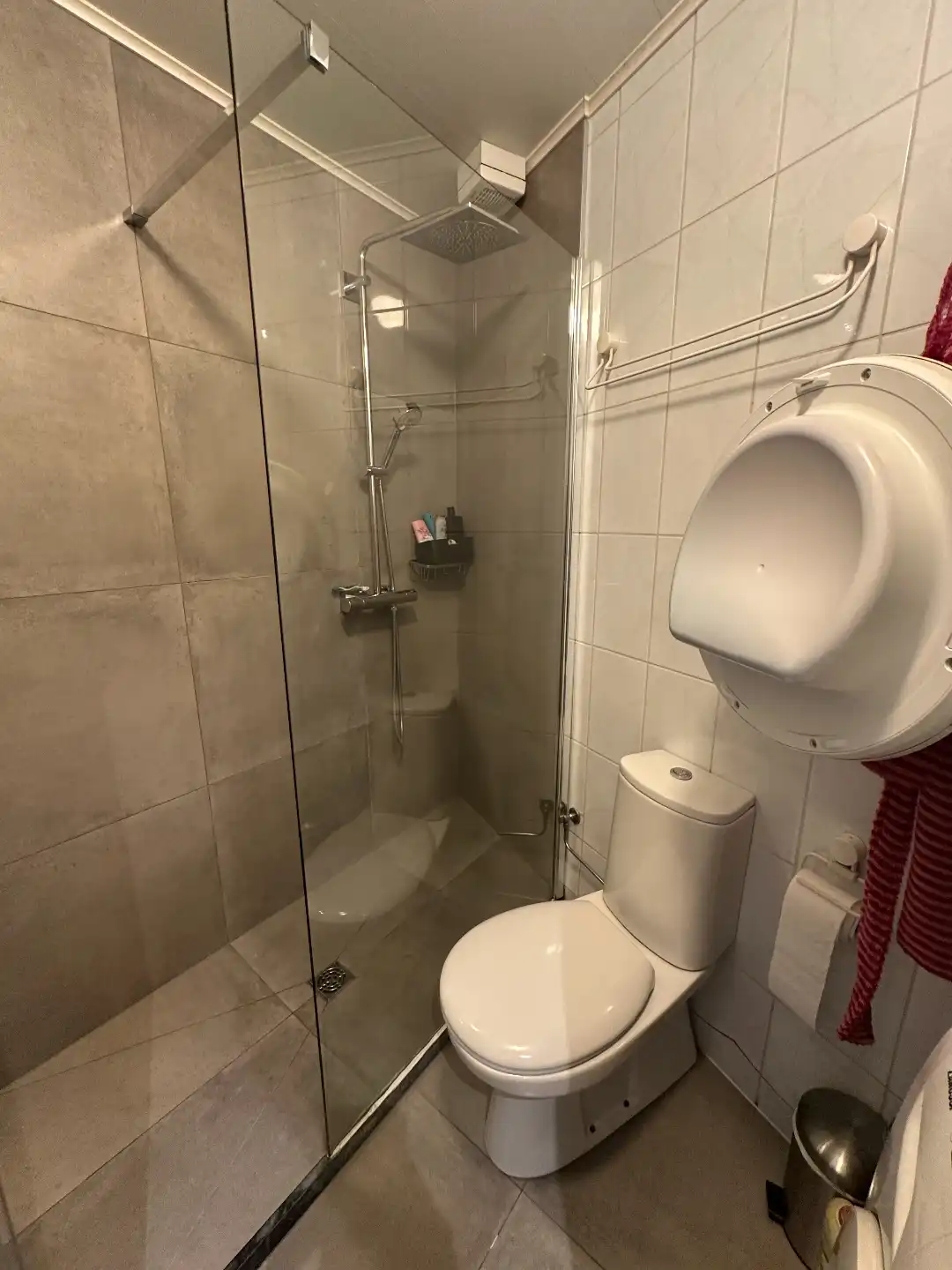 Instapklare handelsruimte met 2-slaapkamer appartement en garage, centrum Koekelare foto 11