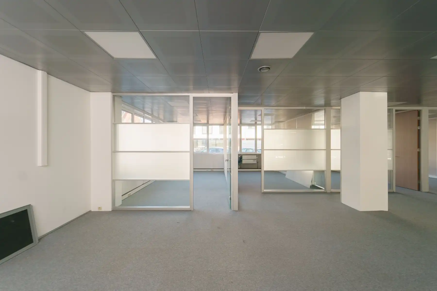 Ruime & lichtrijke kantoorruimtes te huur te Merelbeke/ Gent foto 6
