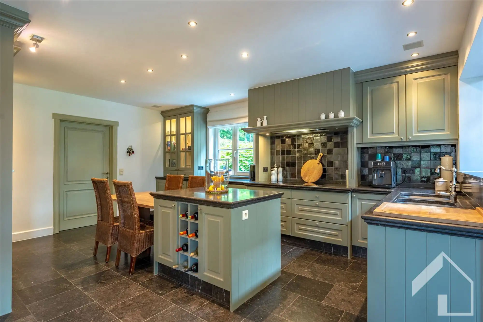 Exclusieve villa met loods, prachtige tuin en topafwerking op ruim 7.400 m²  foto 16