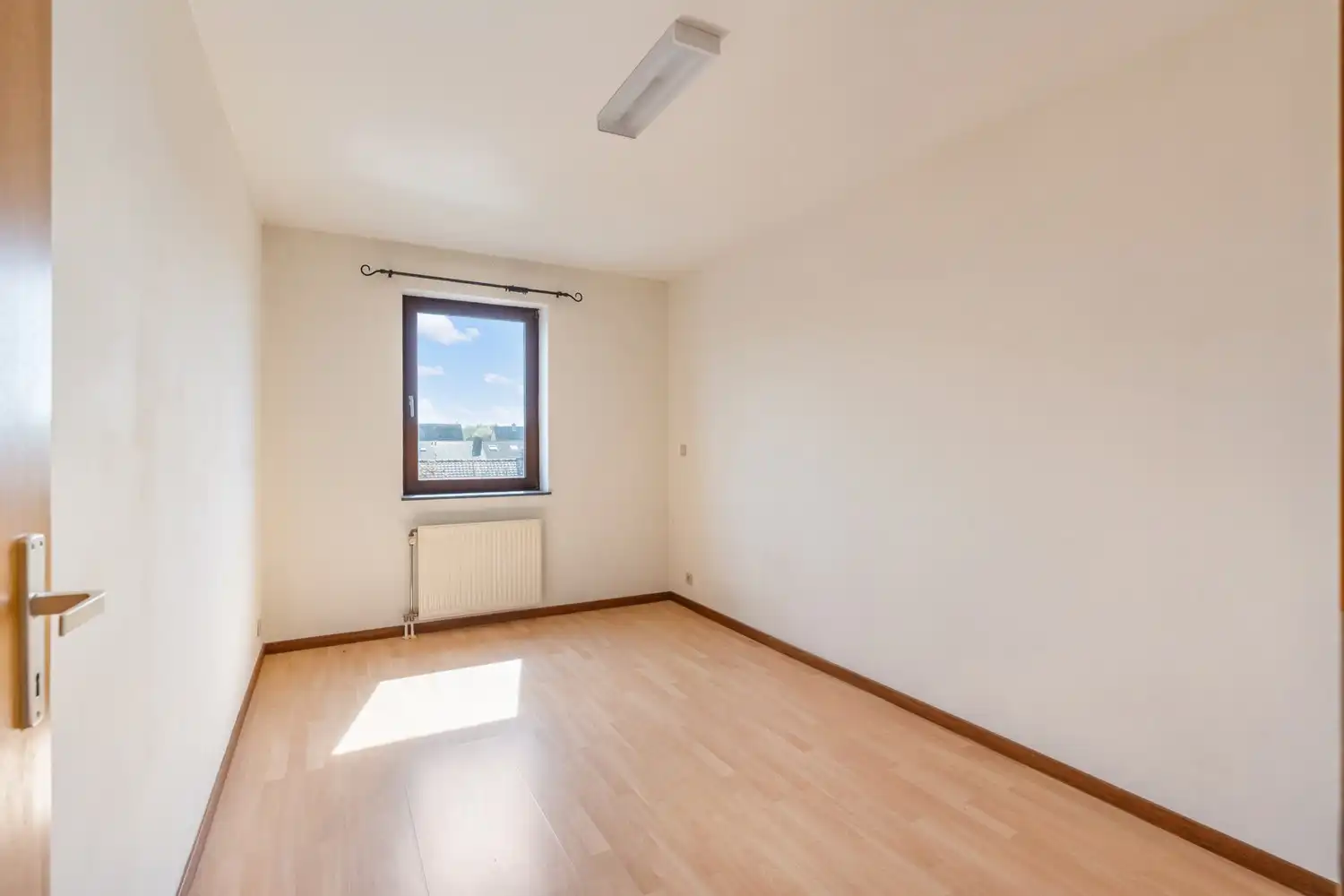 Goed gelegen hoekappartement met 2 ruime slaapkamers, een terras en een garagebox met parking ervoor te Kessel-Lo! foto 17