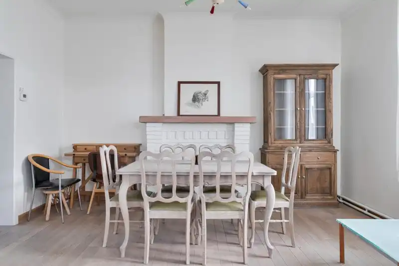 🏡 Uniek en authentiek pand vol karakter en mogelijkheden. Ruime woning, multifunctionele bijgebouwen en een charmante, omsloten tuin. foto 4