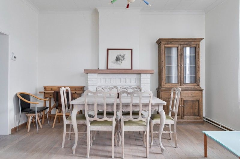 🏡 Uniek en authentiek pand vol karakter en mogelijkheden. Ruime woning, multifunctionele bijgebouwen en een charmante, omsloten tuin. foto 4