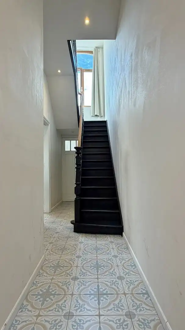 Gerenoveerde herenwoning met gezellig stadskoer in Ieper centrum. foto 2