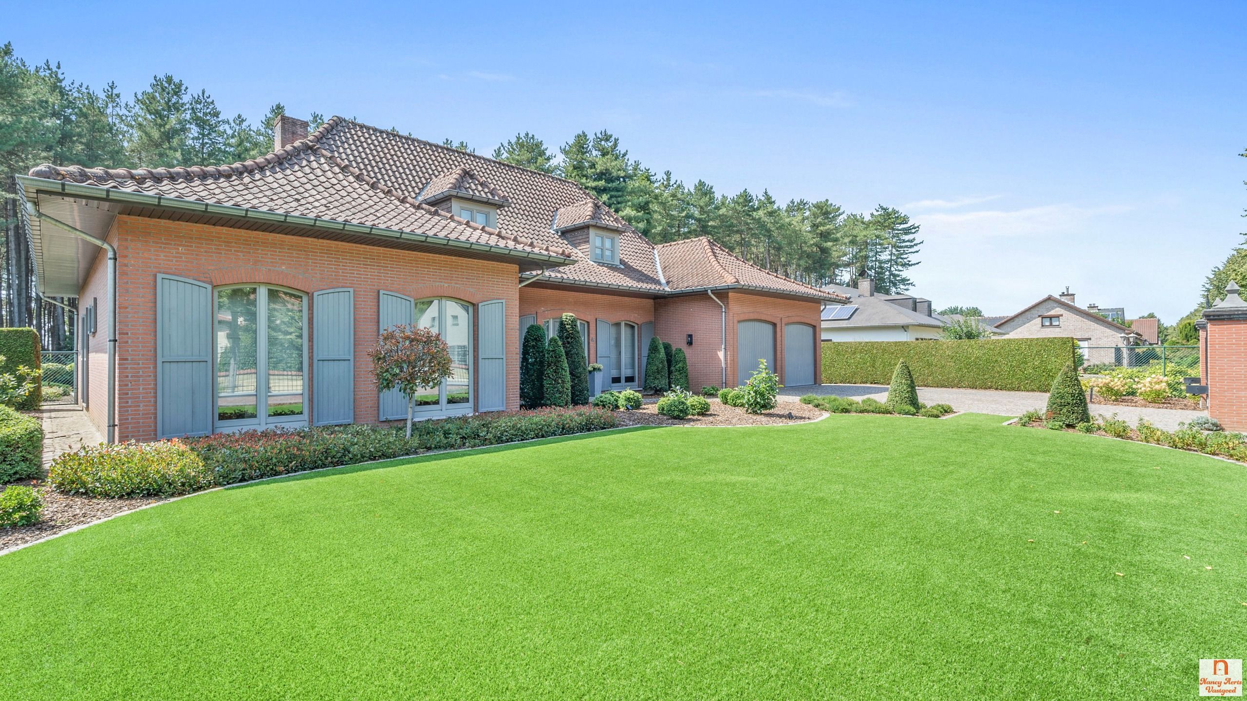 Luxueuze villa met overdekt zwembad, bos en weiland foto 2