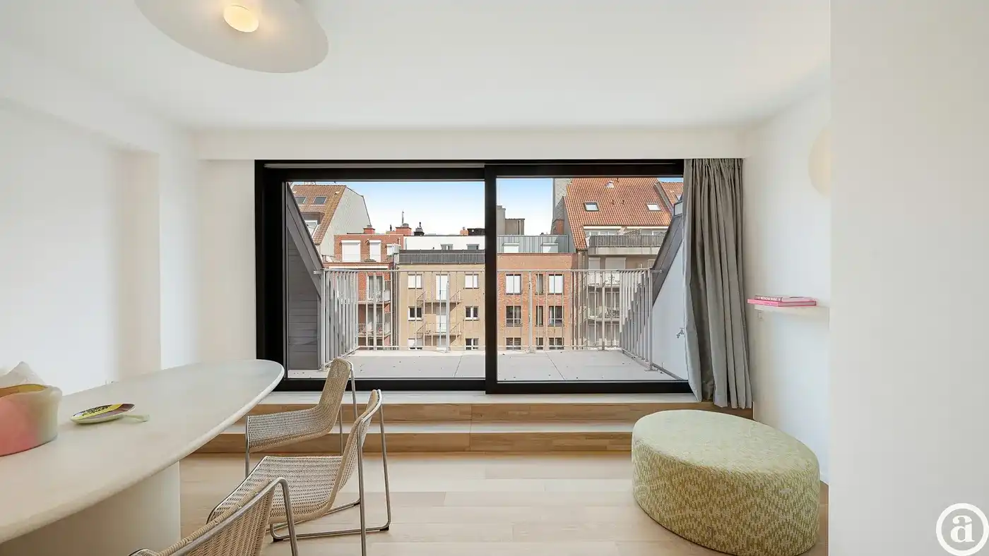 Ruime gerenoveerde duplex met 5 slaapkamers in Knokke        foto 12