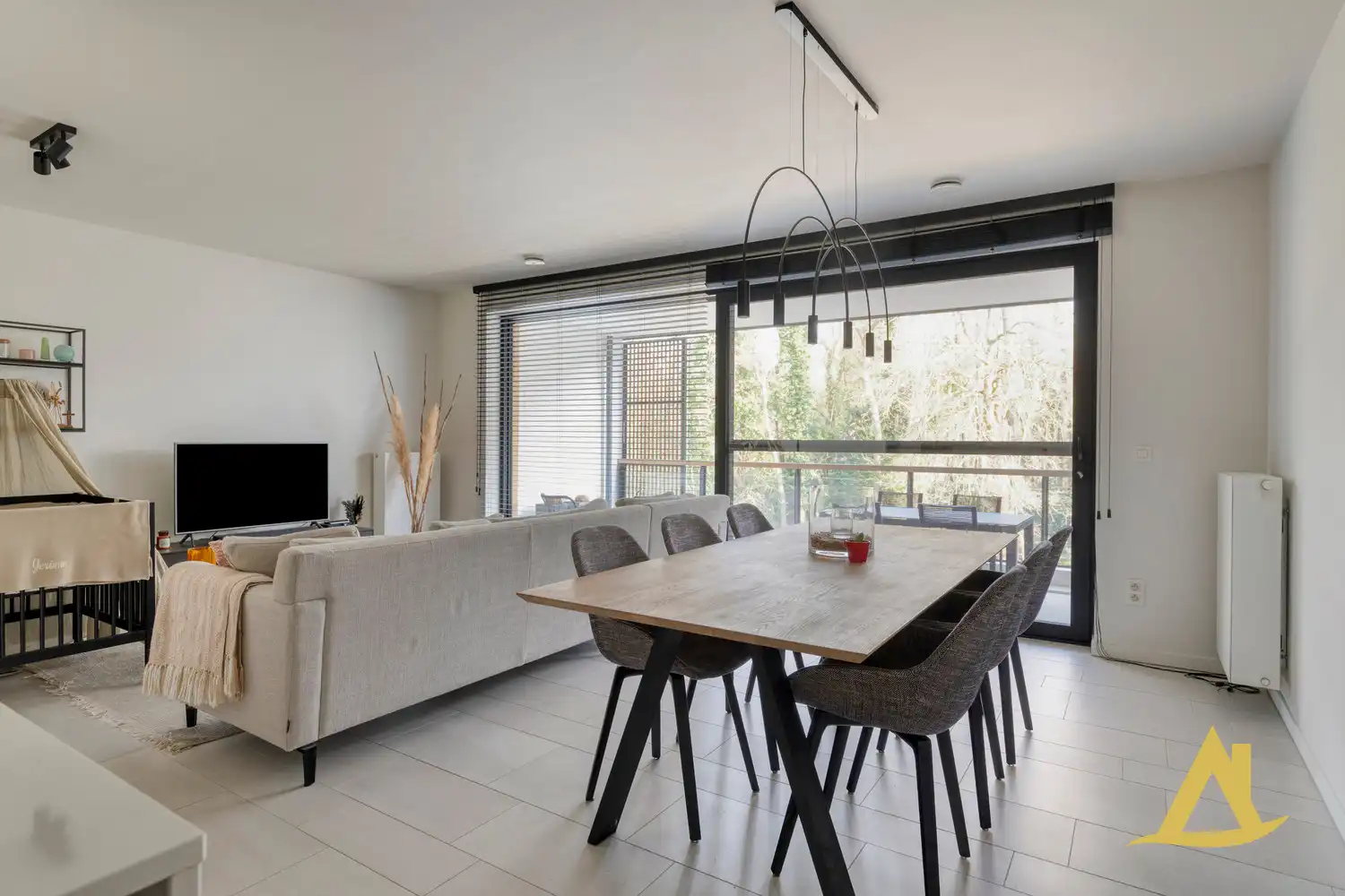 ENERGIEZUINIG APPARTEMENT MET AUTOSTAANPLAATS TE DIEST! foto 5