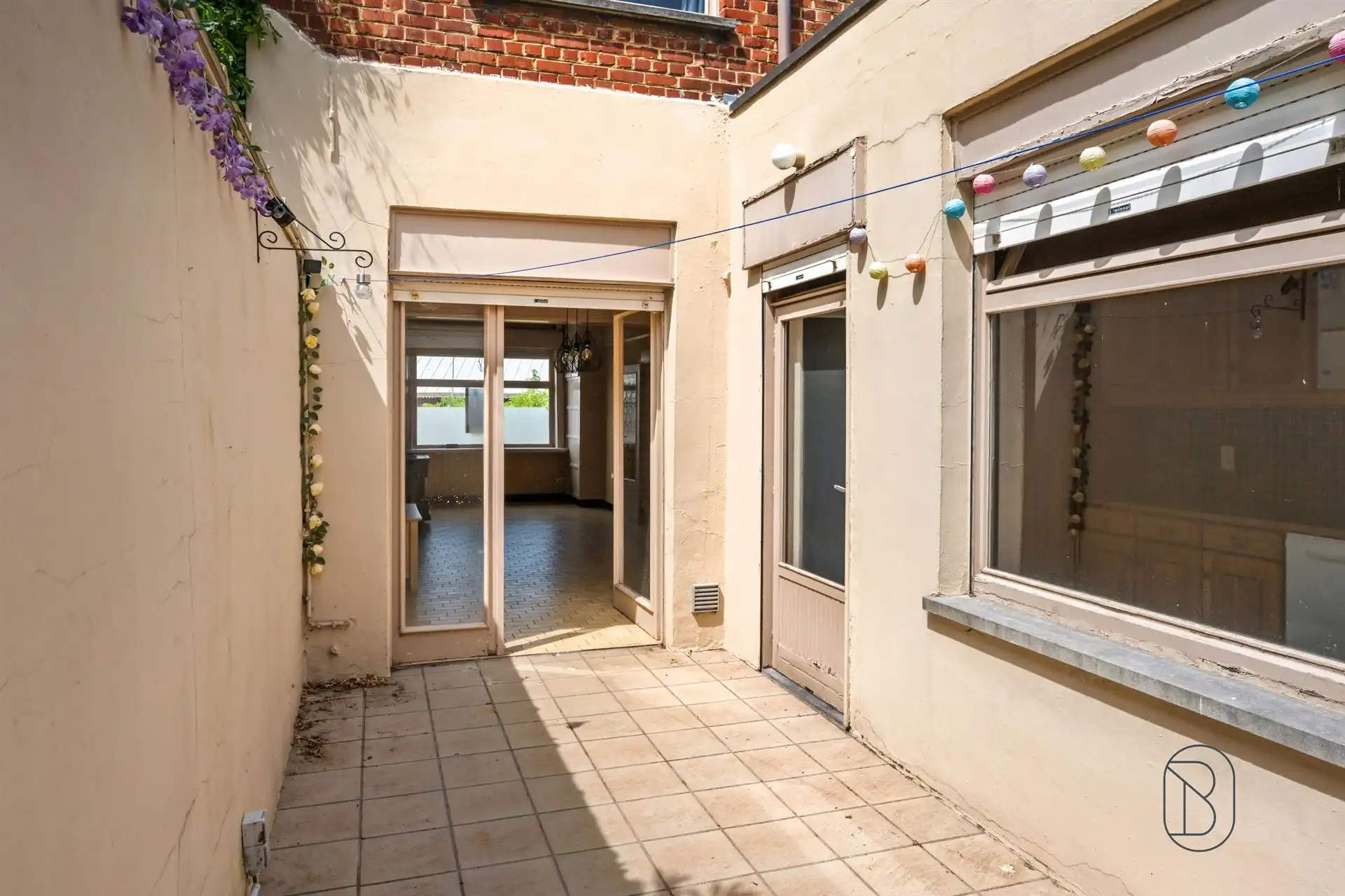 Te renoveren woning met 3 SLK, stadstuin en veel potentieel foto 9