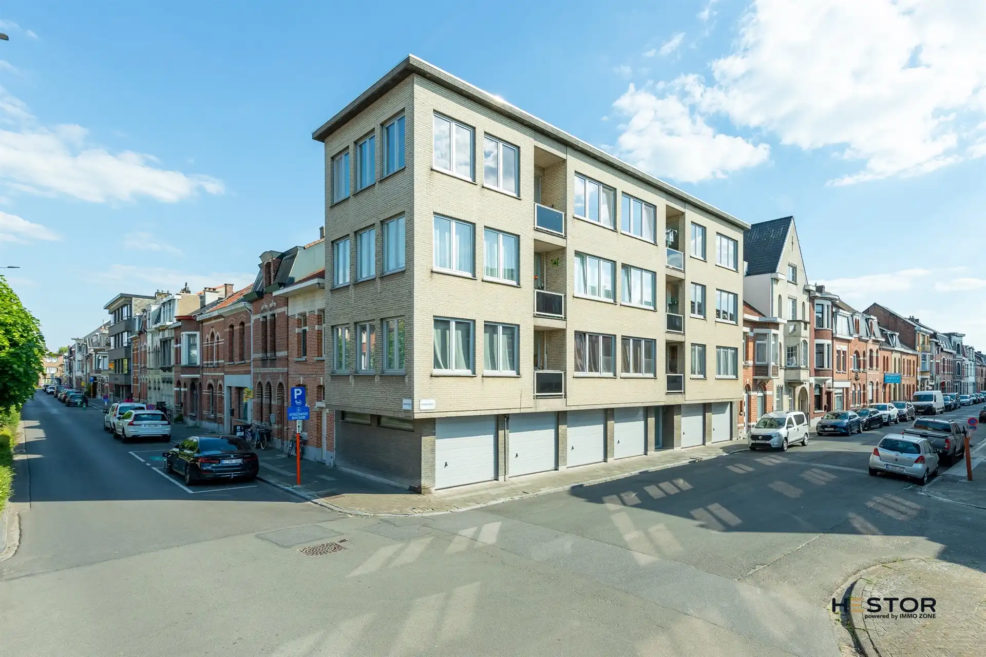 Opbrengsteigendom bestaande uit 6 appartementen en 6 garages foto {{pictureIndex}}