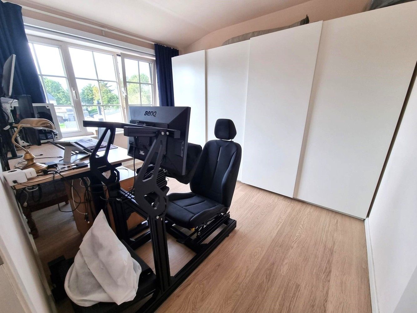 Instapklare, gerenoveerde woning met 2 slaapkamers, ruime garage en achterliggend groot terras foto 12