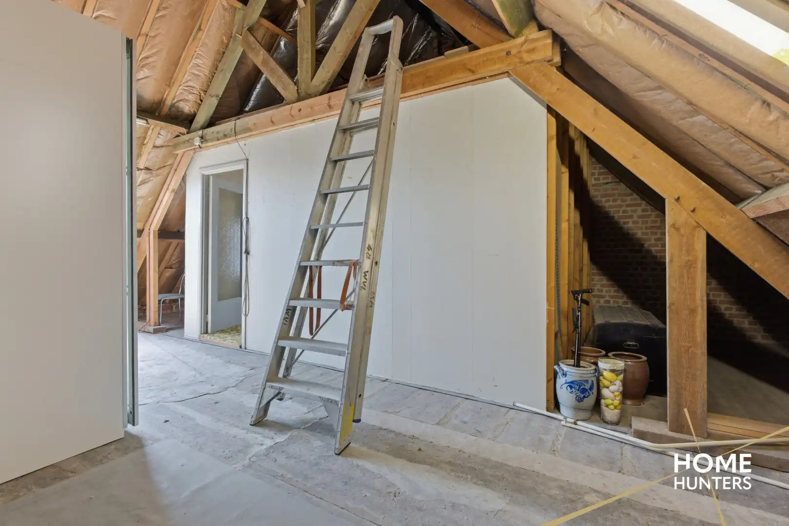 Ruime halfopen bebouwing met loods van 200 m² op een perceel van 919 m² foto 16