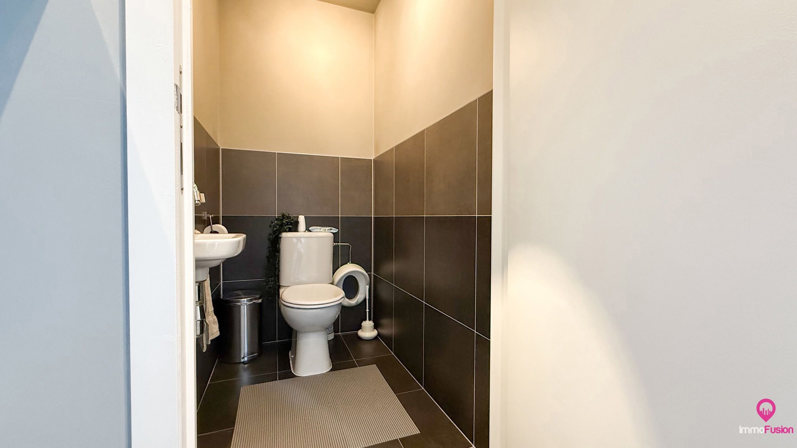 Instapklaar duplex appartement met 3 slaapkamers en terras! foto 19