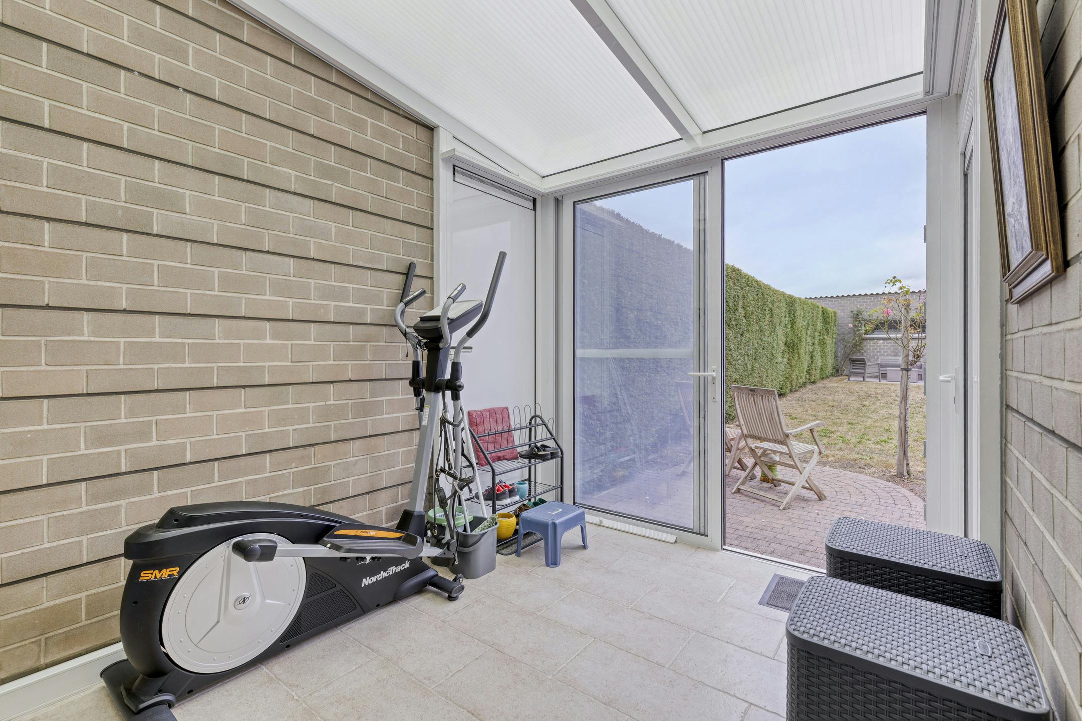 Knusse woning met dubbele garage en uitweg achteraan te Gavere foto 7