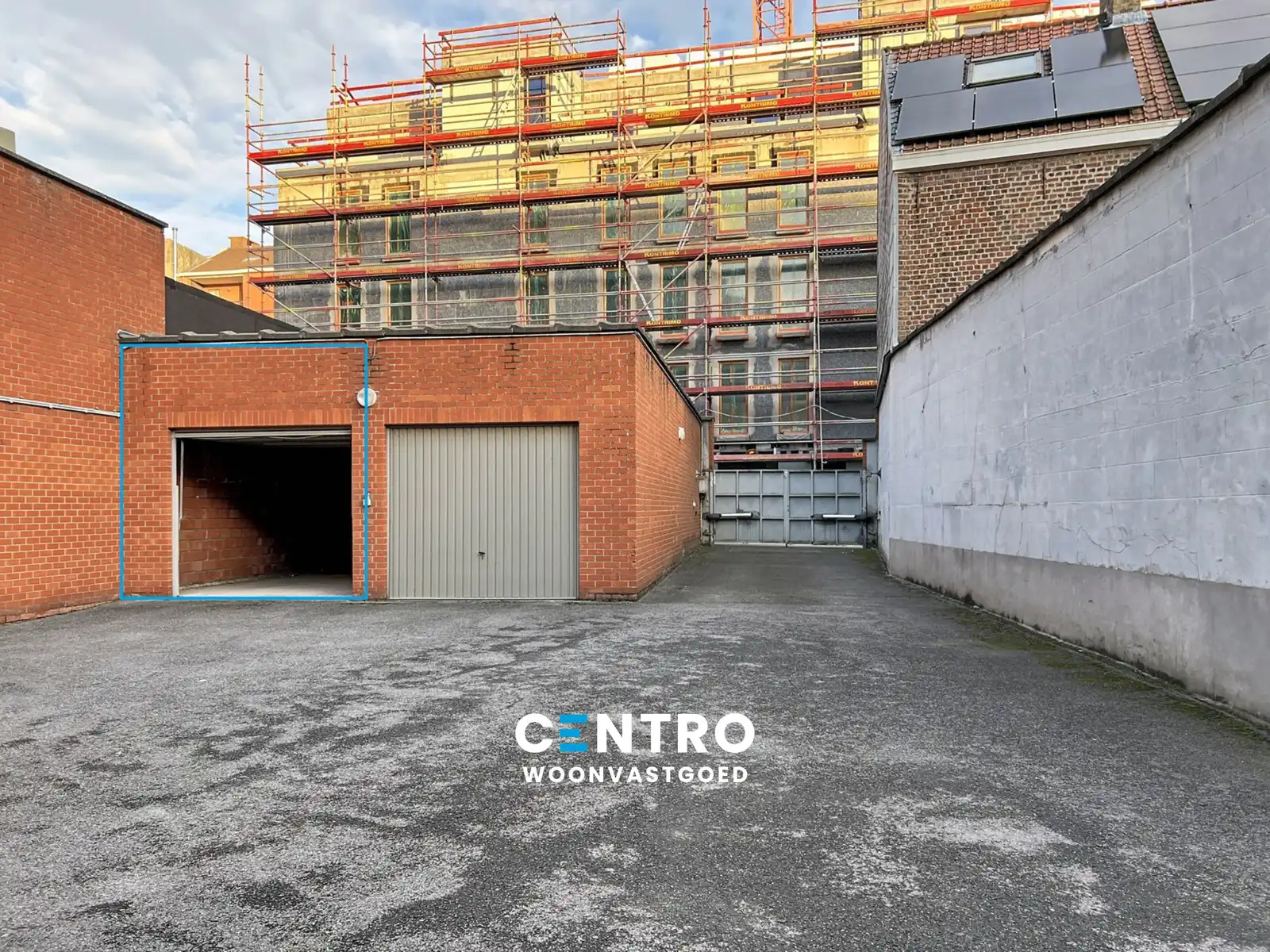 GEMETSTE garage te koop CENTRUM Roeselare nabij Sint-Michielskerk ! foto {{pictureIndex}}