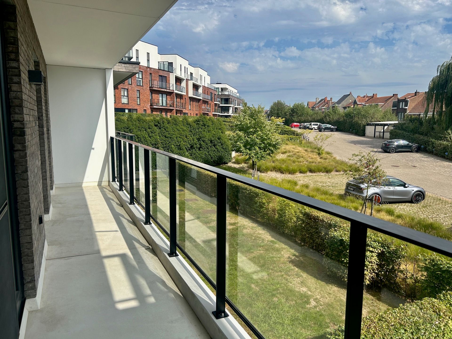 Nieuw appartement met terras en parking vlakbij het centrum! foto 10