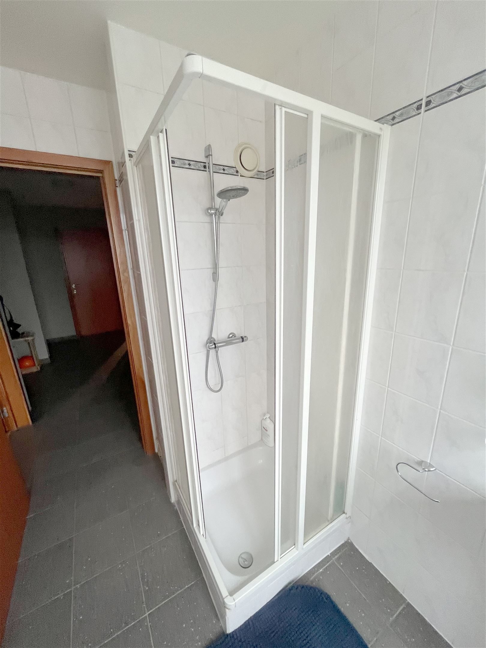 Rustig gelegen 2 slaapkamer appartement met garage foto 10
