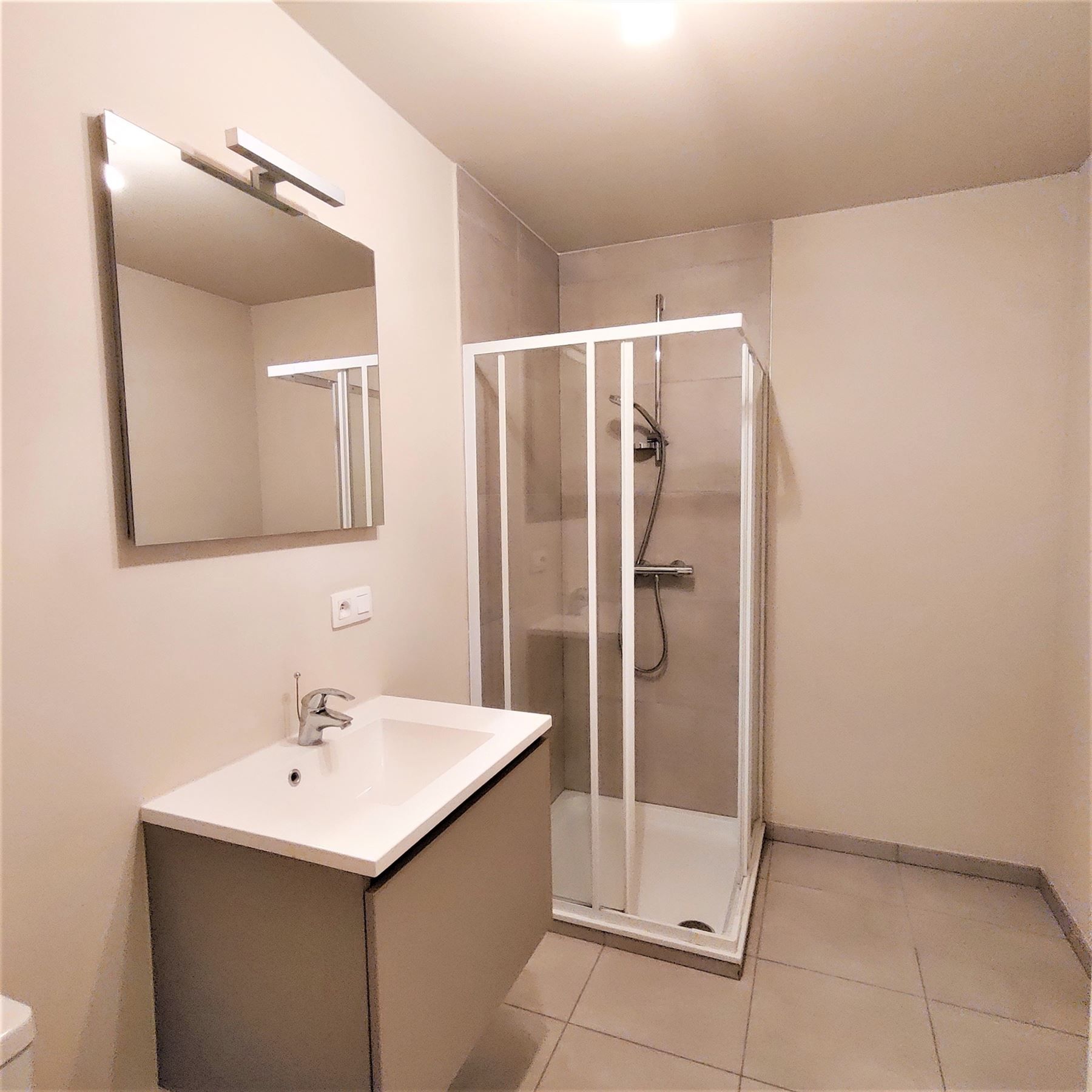Lichtrijk appartement met 1 slaapkamer foto 5