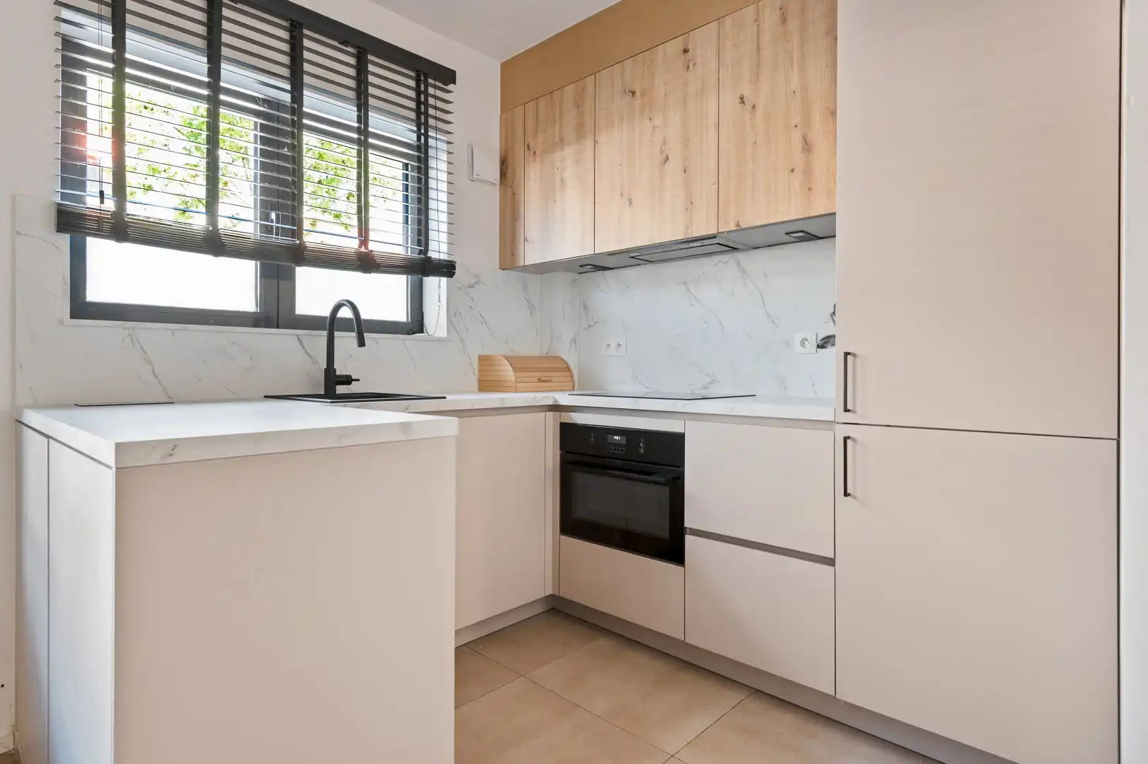 Lichtrijk GLV-appartement met zonnige tuin foto 5
