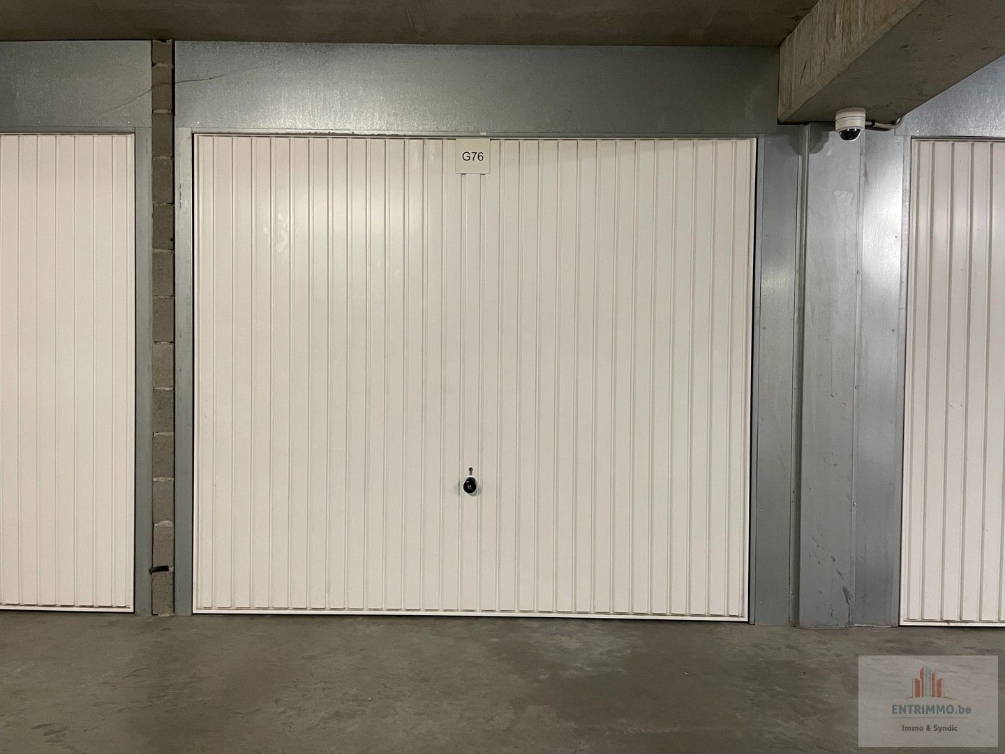 Garage te huur foto {{pictureIndex}}