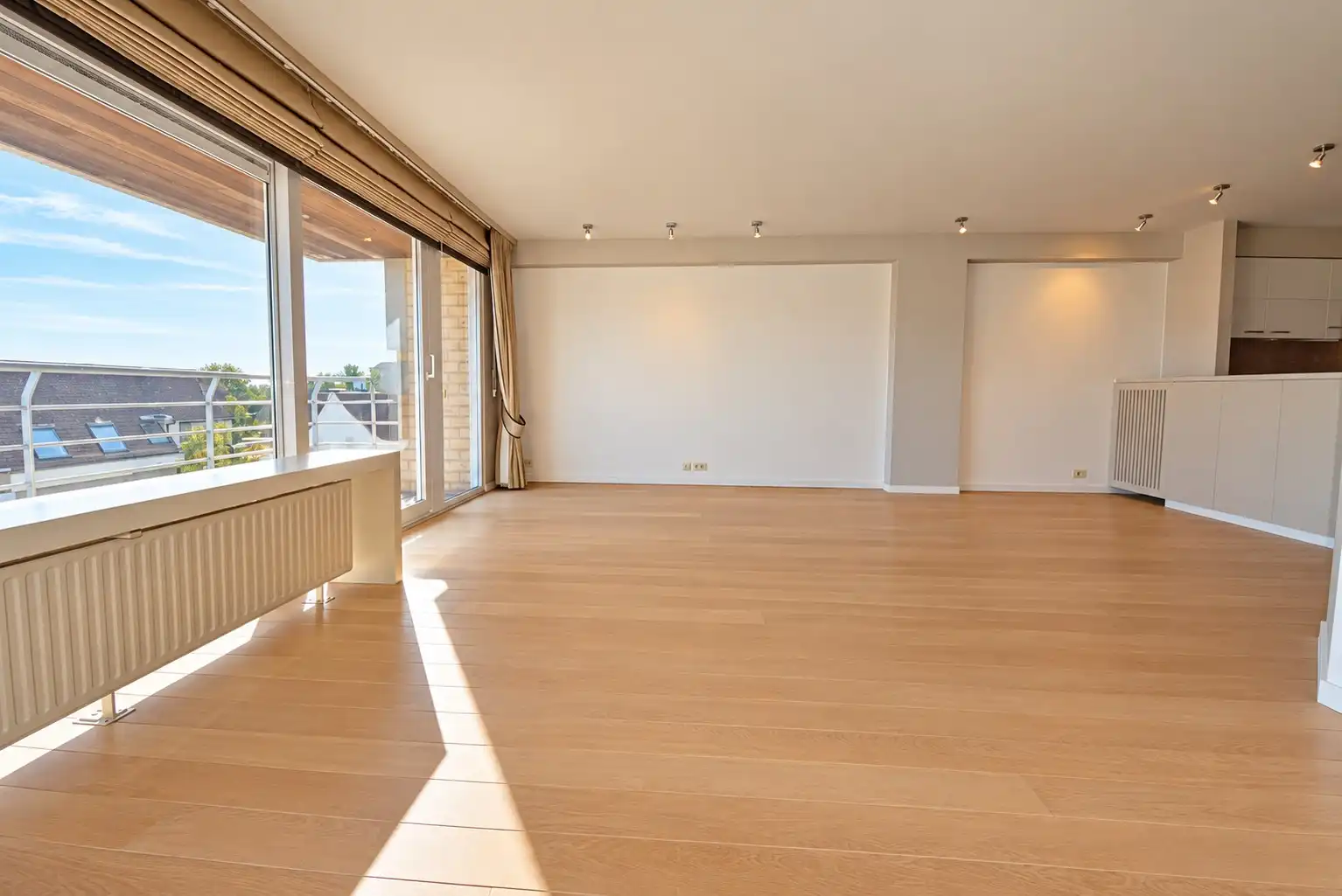 Prachtig onderhouden appartement op toplocatie vlak bij de zeedijk! foto 2