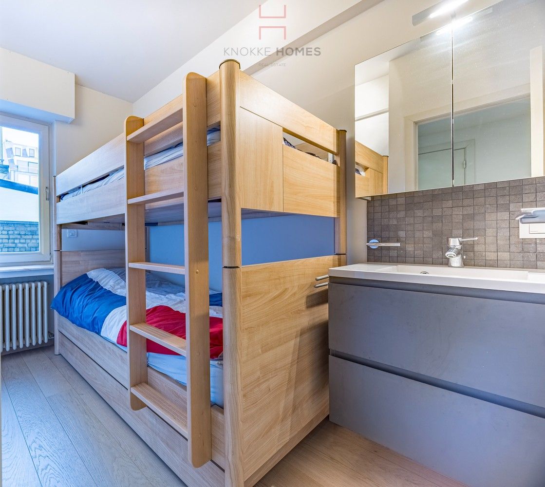 Instapklaar appartement met frontaal zeezicht gelegen nabij het Driehoeksplein foto 10