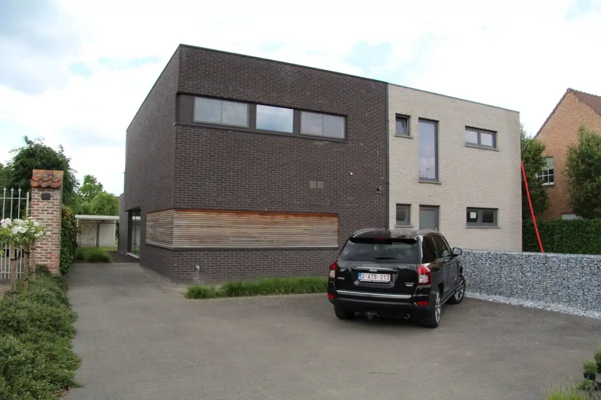 Moderne en ruime woning met 3 slk, terras en tuin  foto 28