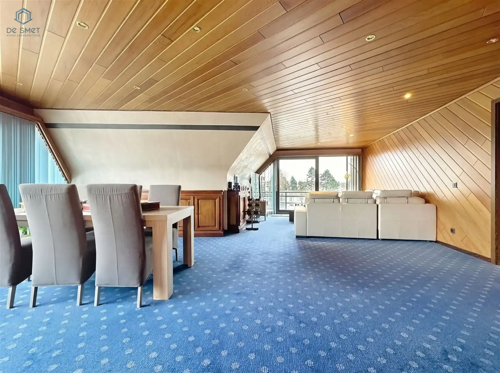 Ruim en lichtrijk 2-slaapkamerappartement nabij station Herzele foto {{pictureIndex}}