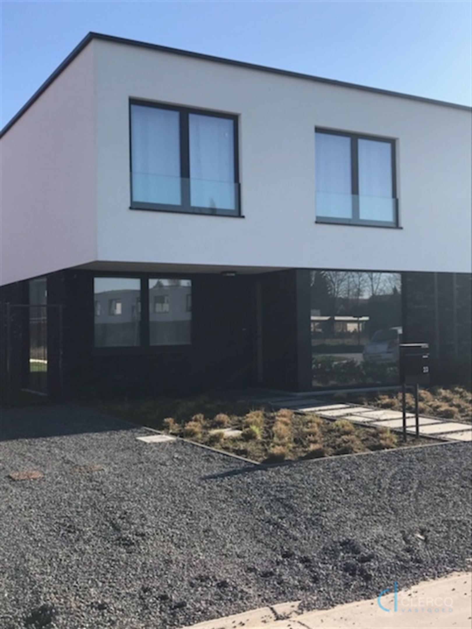 Ruime, moderne halfopen bebouwing nabij dorp Lochristi! foto {{pictureIndex}}