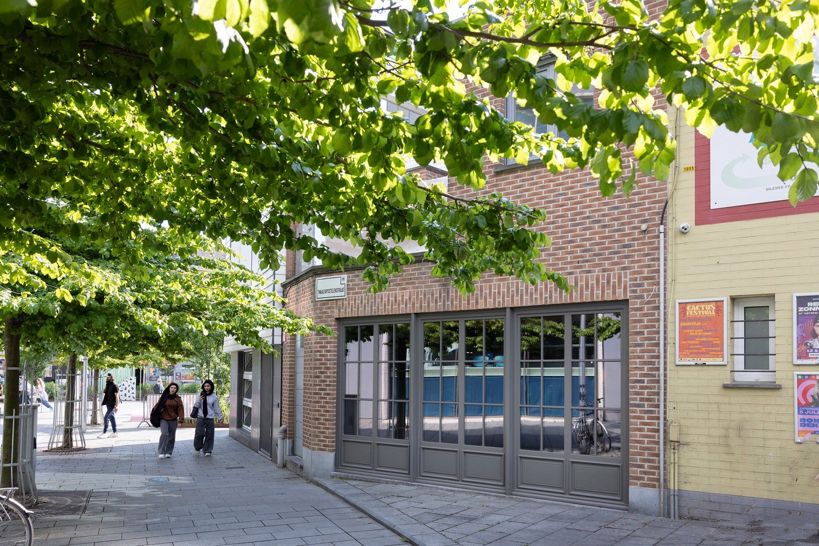 Opbrengsteigendom met handelsgelijkvloers & 2 appartementen. foto 2