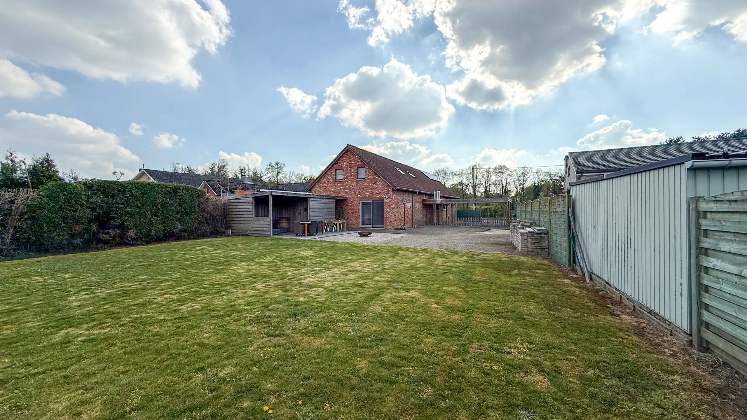 Charmante woning met 5 slaapkamers op een ruim perceel! foto 61