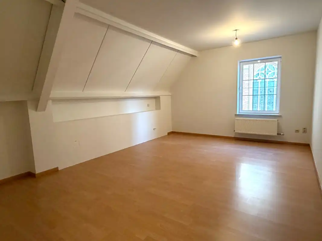 Instapklaar triplexappartement met 3 slaapkamers, 2 badkamers, garage + P in hartje Hoogstraten. foto 18